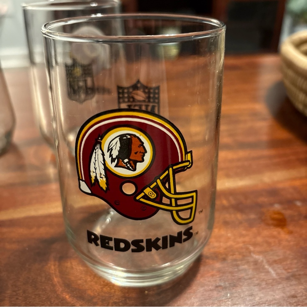 NFL Washington Redskins Set of 8 Juice Glasses with Carafe, Glasses are 4.75 in - Picture 5 of 7